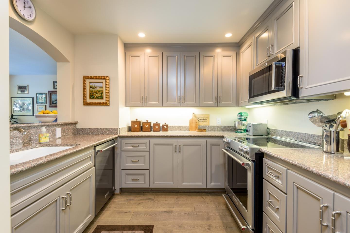 Detail Gallery Image 10 of 23 For Crystal Springs Rd,  San Mateo,  CA 94402 - 2 Beds | 2 Baths