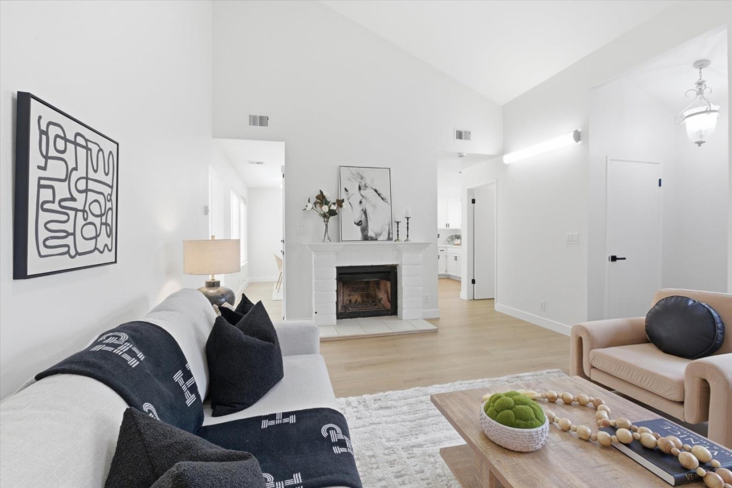 Detail Gallery Image 10 of 79 For 22652 Silver Oak Ln, Cupertino,  CA 95014 - 2 Beds | 2 Baths