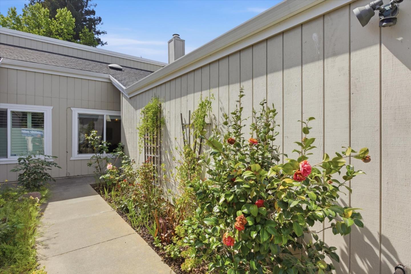 Detail Gallery Image 34 of 79 For 22652 Silver Oak Ln, Cupertino,  CA 95014 - 2 Beds | 2 Baths