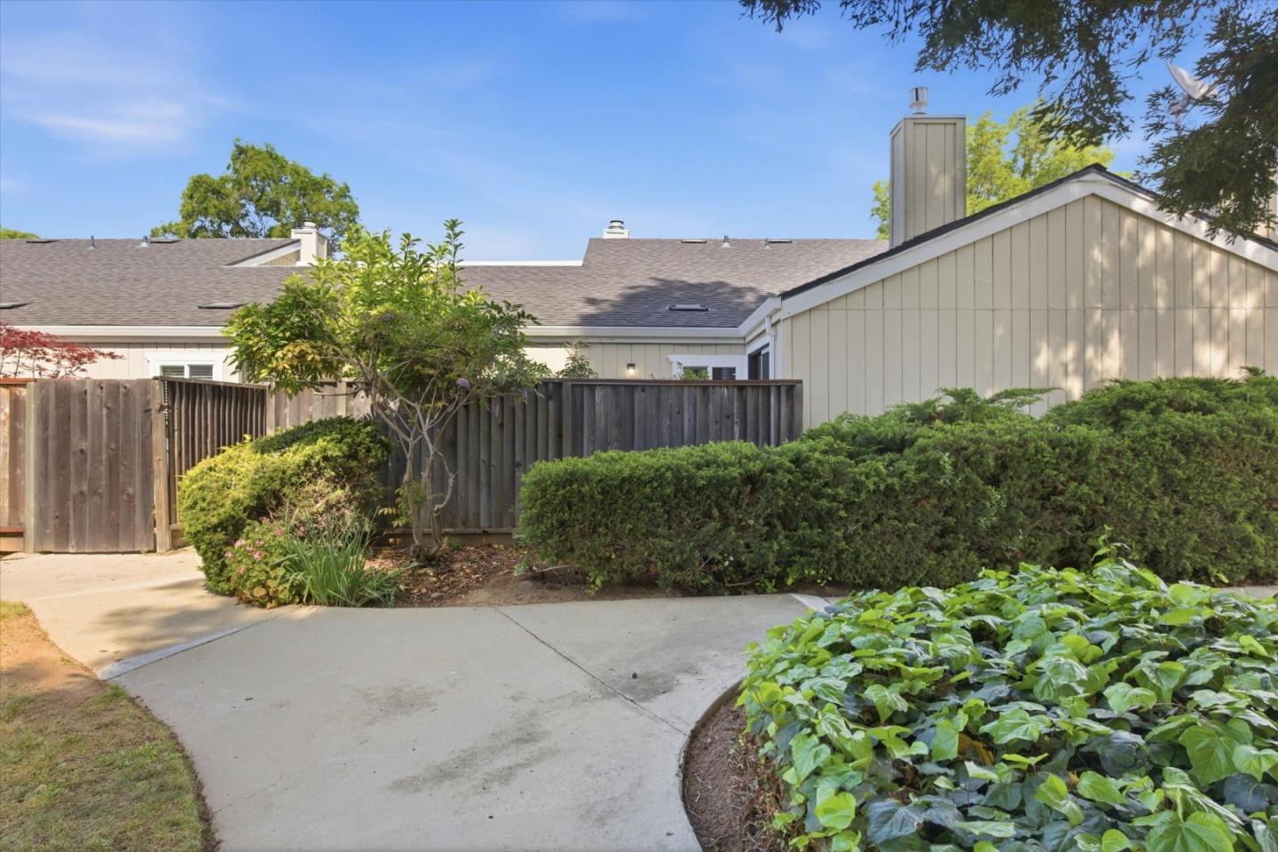 Detail Gallery Image 39 of 79 For 22652 Silver Oak Ln, Cupertino,  CA 95014 - 2 Beds | 2 Baths