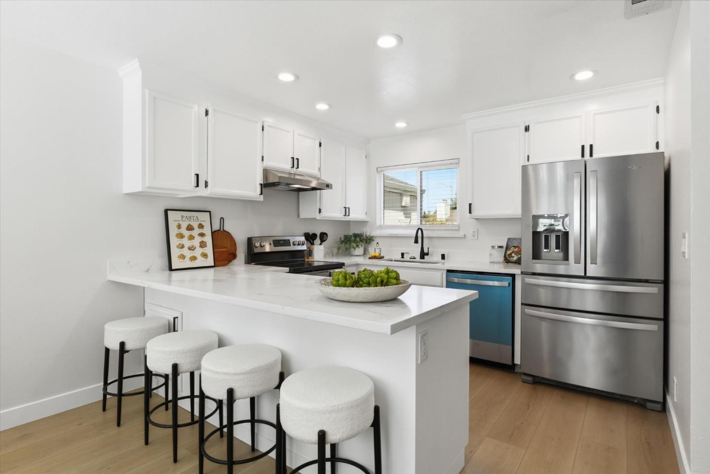 Detail Gallery Image 4 of 79 For 22652 Silver Oak Ln, Cupertino,  CA 95014 - 2 Beds | 2 Baths