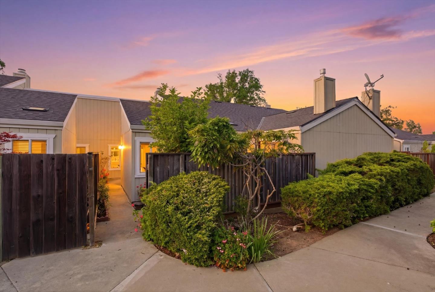 Detail Gallery Image 49 of 79 For 22652 Silver Oak Ln, Cupertino,  CA 95014 - 2 Beds | 2 Baths