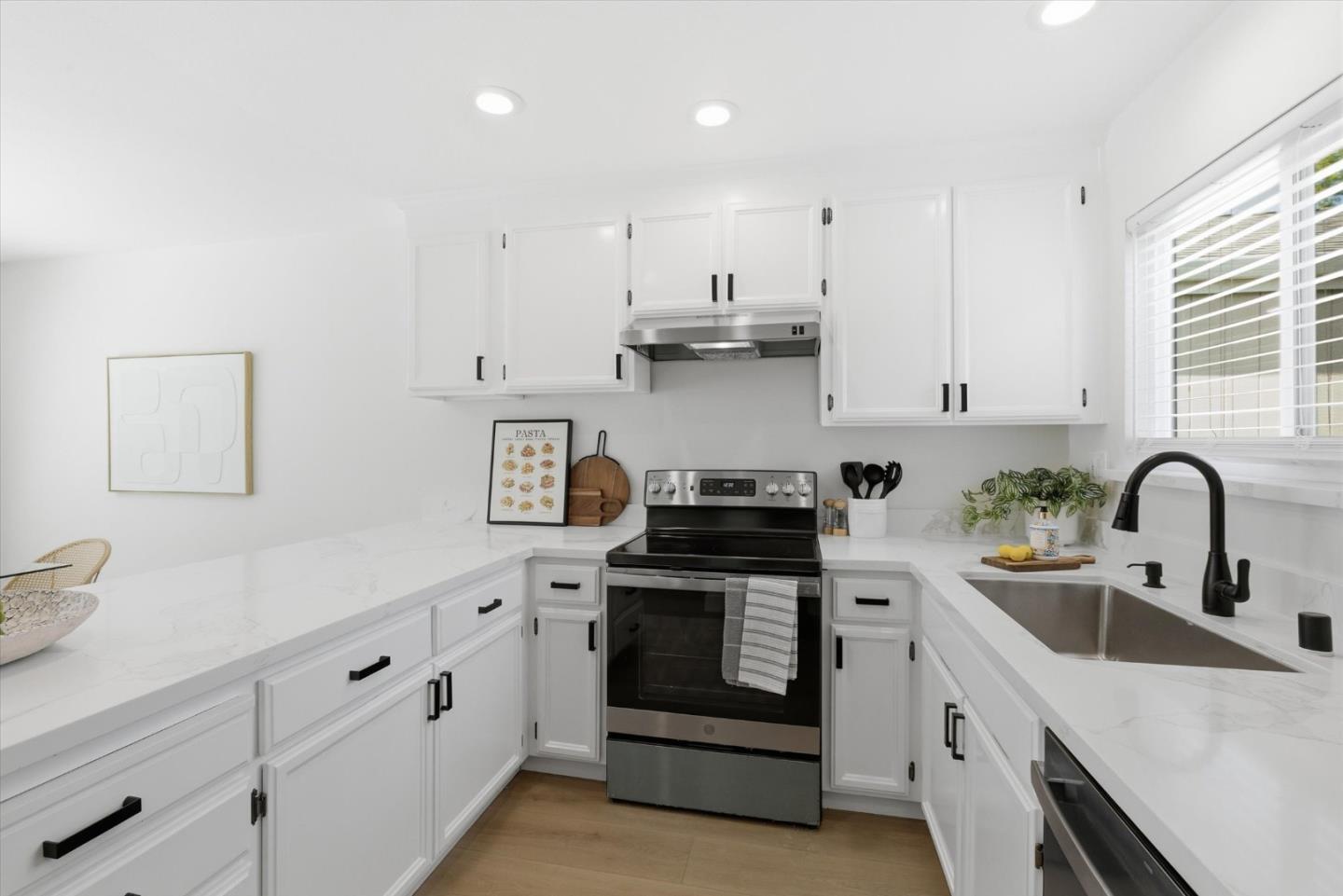 Detail Gallery Image 6 of 79 For 22652 Silver Oak Ln, Cupertino,  CA 95014 - 2 Beds | 2 Baths