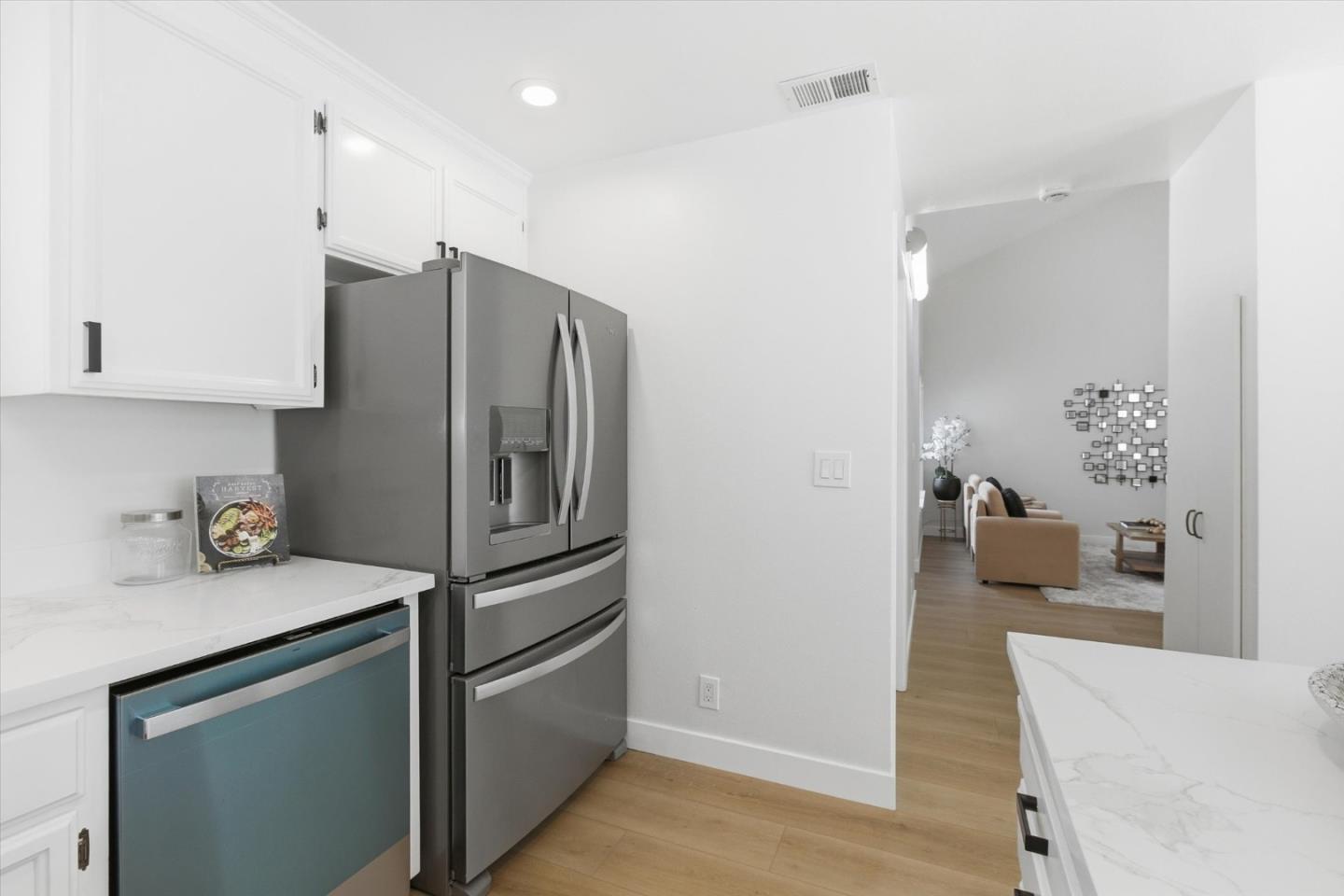 Detail Gallery Image 7 of 79 For 22652 Silver Oak Ln, Cupertino,  CA 95014 - 2 Beds | 2 Baths