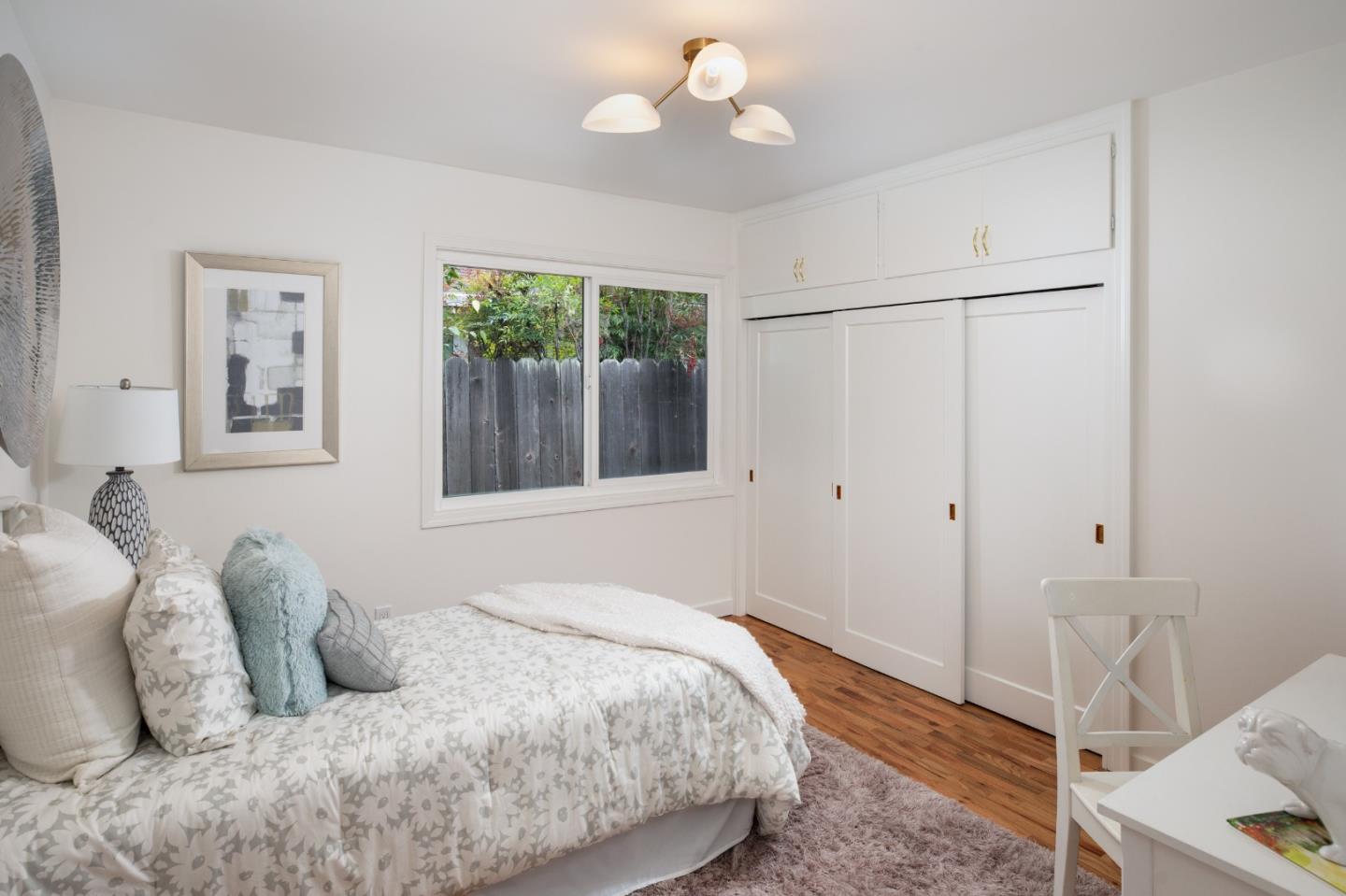 Detail Gallery Image 12 of 22 For 559 Hilbar Ln, Palo Alto,  CA 94303 - 3 Beds | 2 Baths