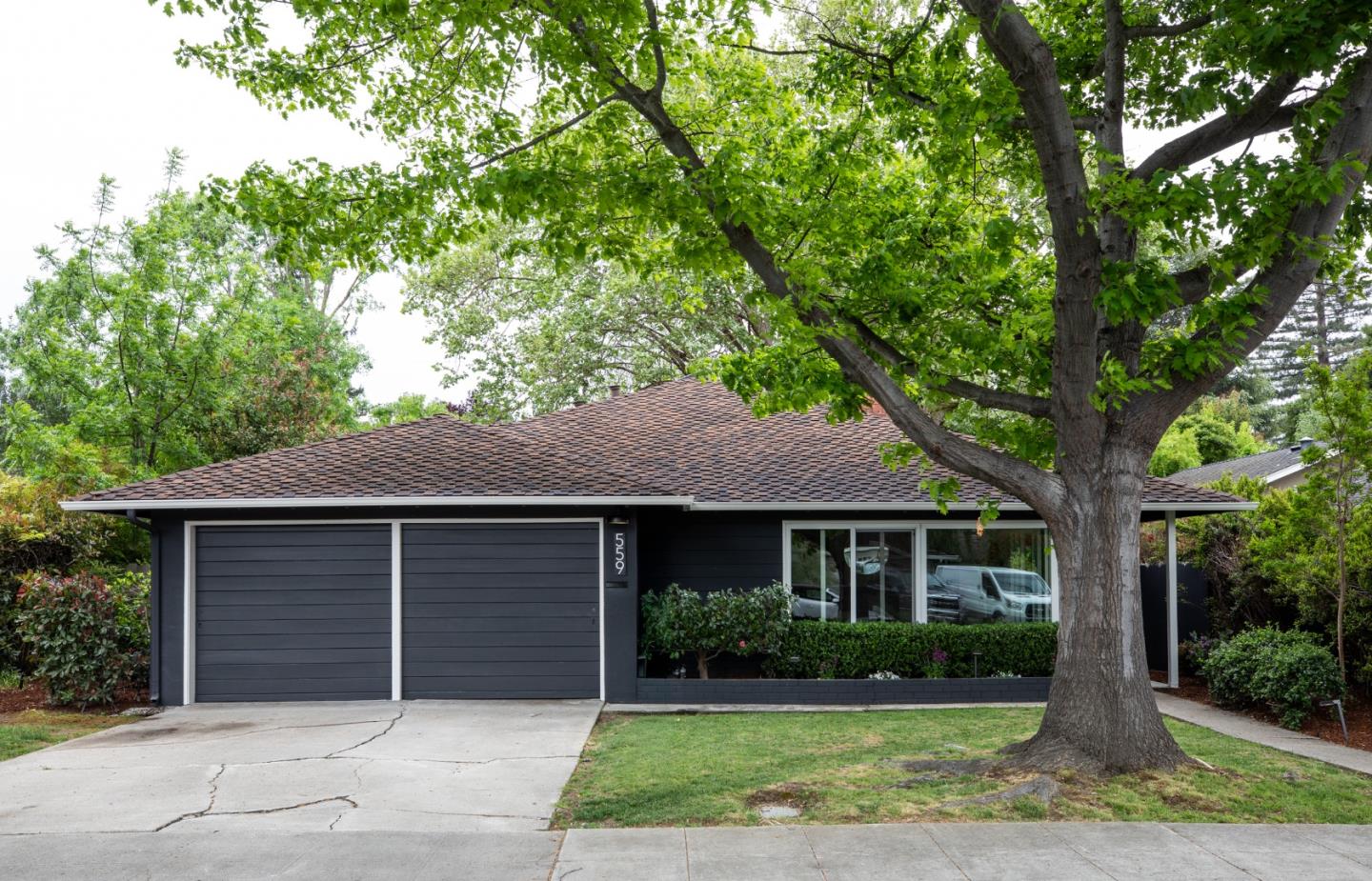 Detail Gallery Image 2 of 22 For 559 Hilbar Ln, Palo Alto,  CA 94303 - 3 Beds | 2 Baths