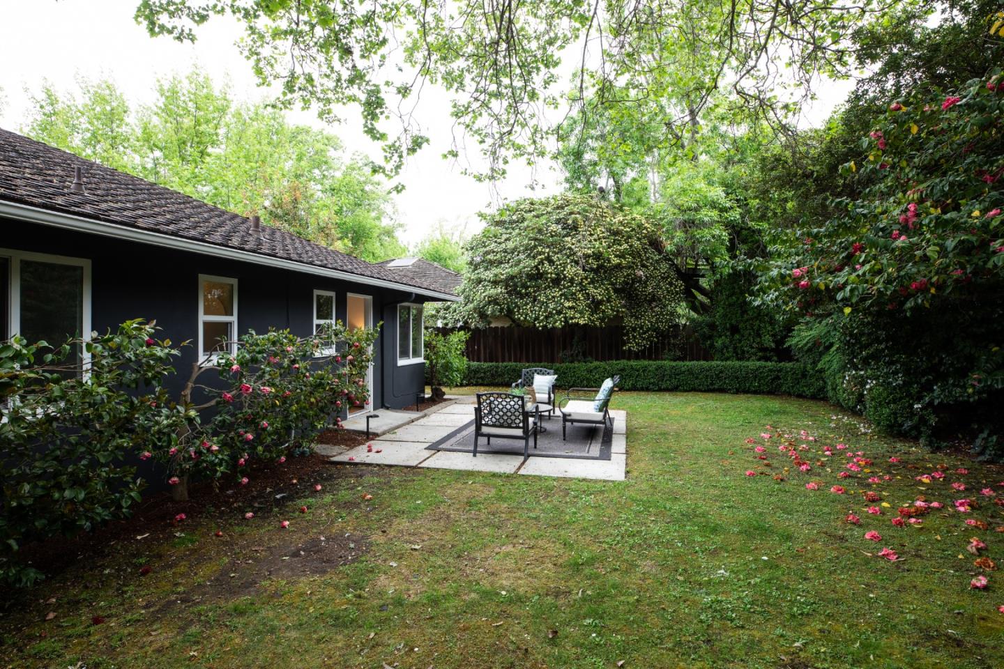 Detail Gallery Image 22 of 22 For 559 Hilbar Ln, Palo Alto,  CA 94303 - 3 Beds | 2 Baths