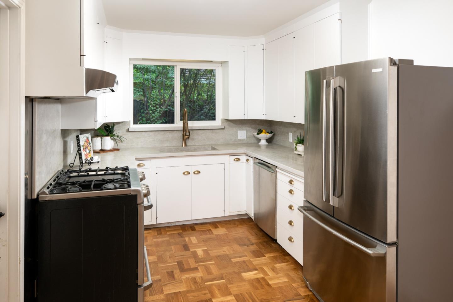 Detail Gallery Image 7 of 22 For 559 Hilbar Ln, Palo Alto,  CA 94303 - 3 Beds | 2 Baths