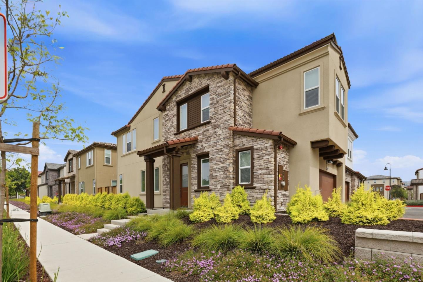 Detail Gallery Image 3 of 48 For 16210 Juan Hernandez, Morgan Hill,  CA 95037 - 3 Beds | 2/1 Baths