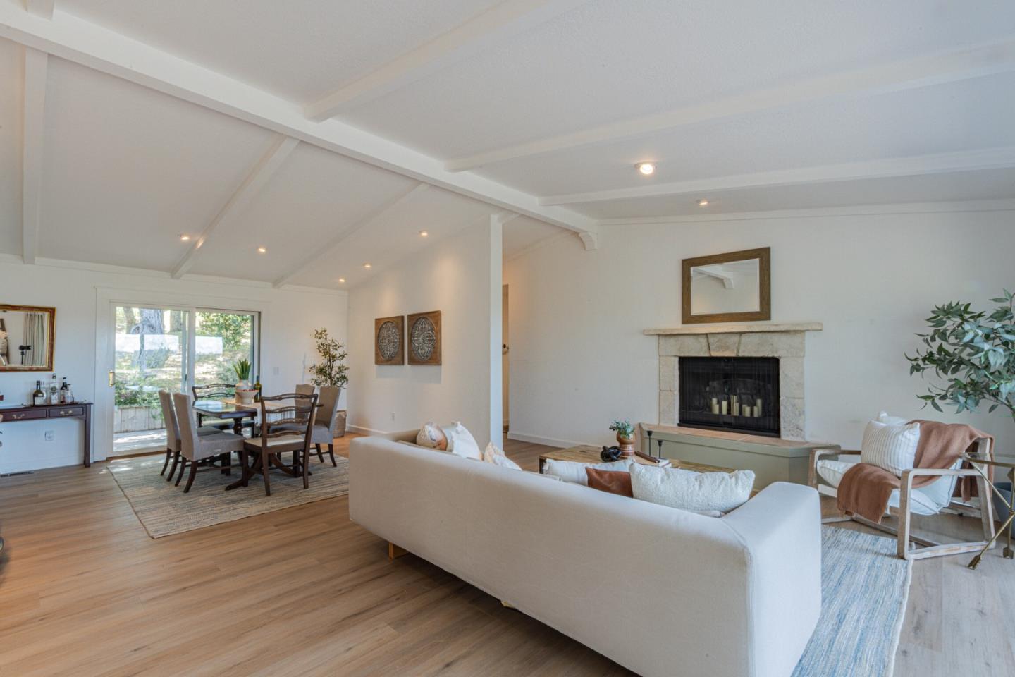 Detail Gallery Image 12 of 61 For 27465 Vista Del Toro Pl, Salinas,  CA 93908 - 3 Beds | 3 Baths