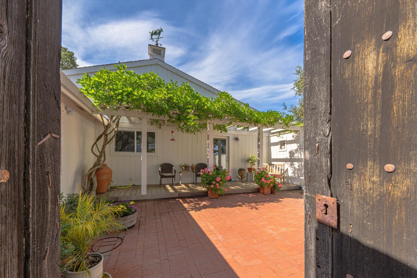 Detail Gallery Image 4 of 61 For 27465 Vista Del Toro Pl, Salinas,  CA 93908 - 3 Beds | 3 Baths