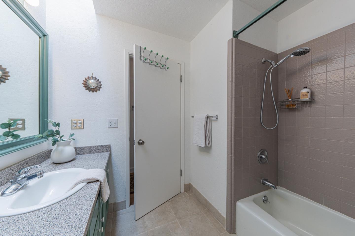 Detail Gallery Image 40 of 61 For 27465 Vista Del Toro Pl, Salinas,  CA 93908 - 3 Beds | 3 Baths