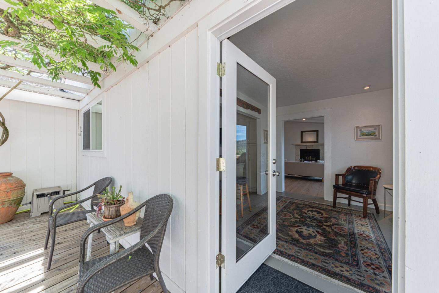 Detail Gallery Image 7 of 61 For 27465 Vista Del Toro Pl, Salinas,  CA 93908 - 3 Beds | 3 Baths