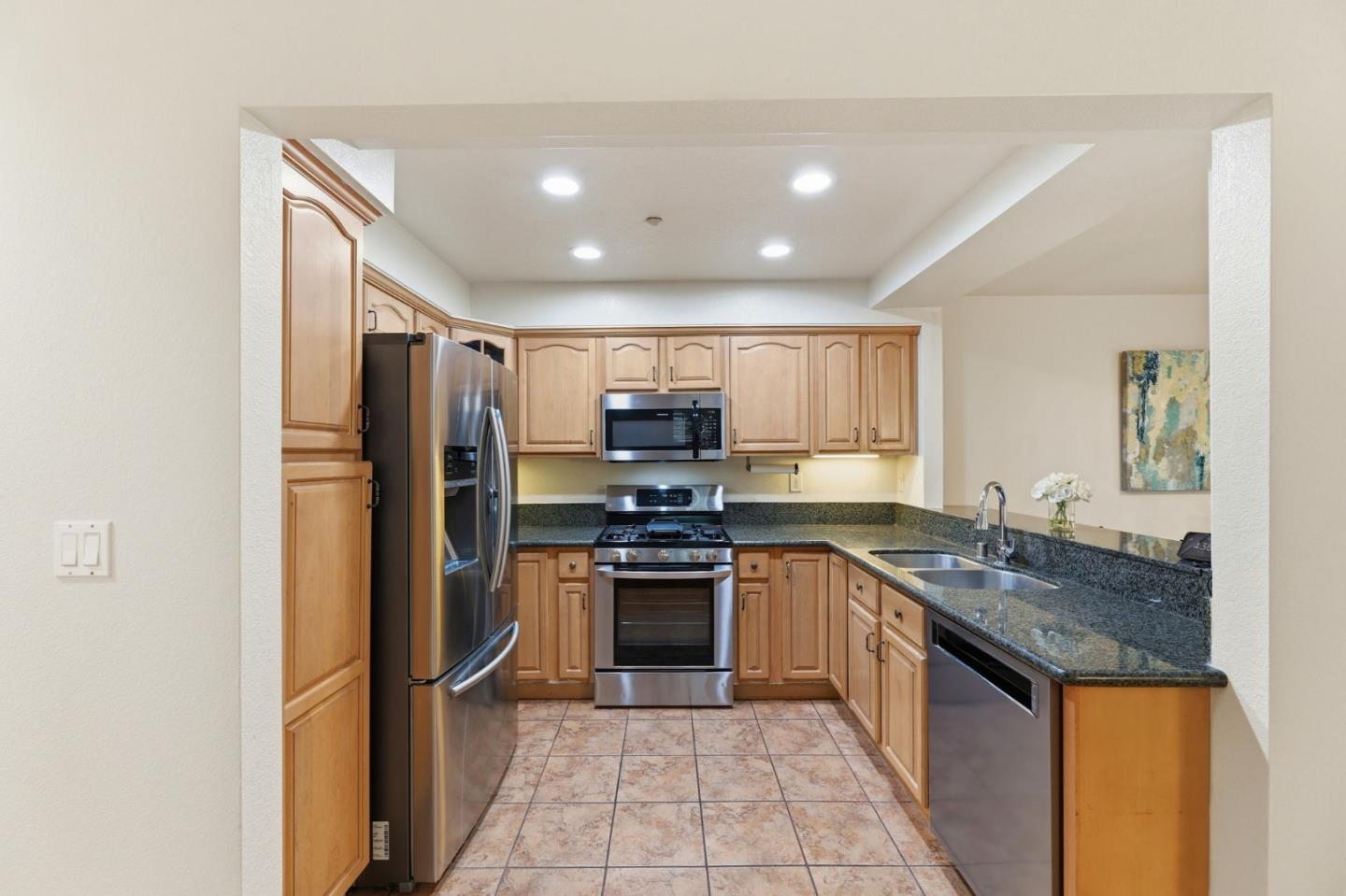 Detail Gallery Image 12 of 37 For 6995 Rodling Dr #F,  San Jose,  CA 95138 - 3 Beds | 3 Baths