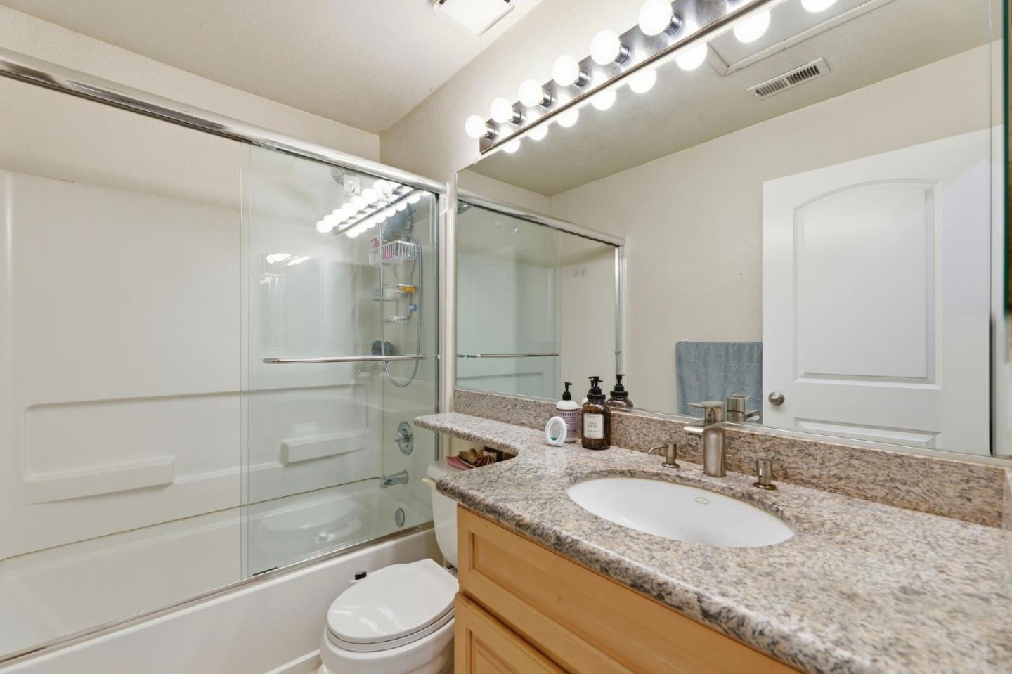 Detail Gallery Image 19 of 37 For 6995 Rodling Dr #F,  San Jose,  CA 95138 - 3 Beds | 3 Baths