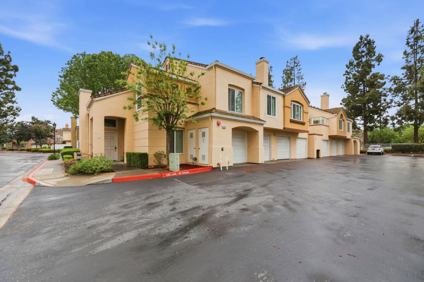 Detail Gallery Image 3 of 37 For 6995 Rodling Dr #F,  San Jose,  CA 95138 - 3 Beds | 3 Baths