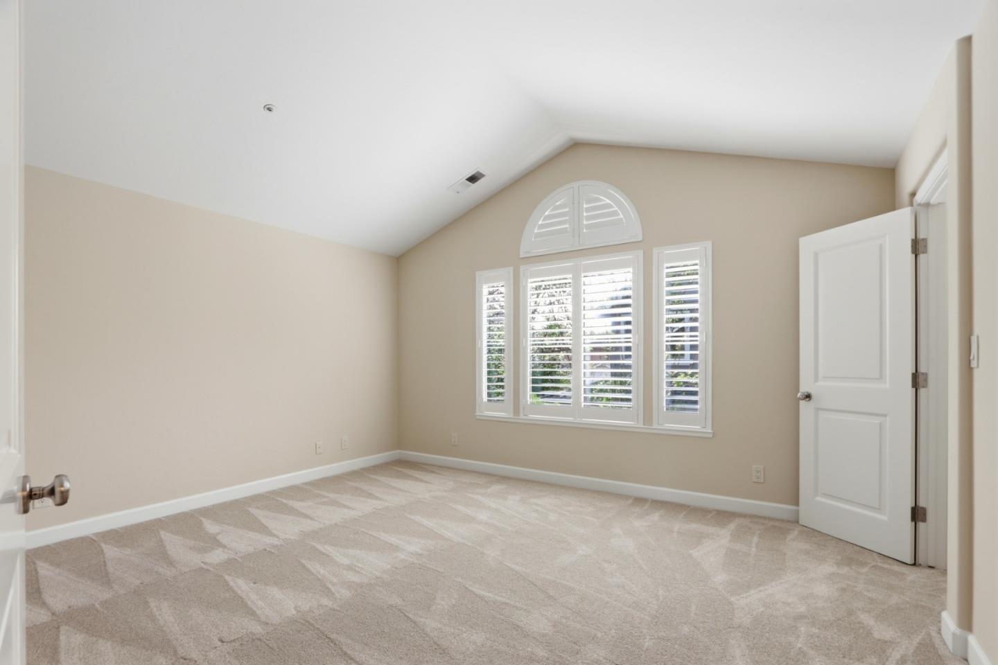 Detail Gallery Image 10 of 26 For 550 Gabilan St, Los Altos,  CA 94022 - 3 Beds | 2/1 Baths