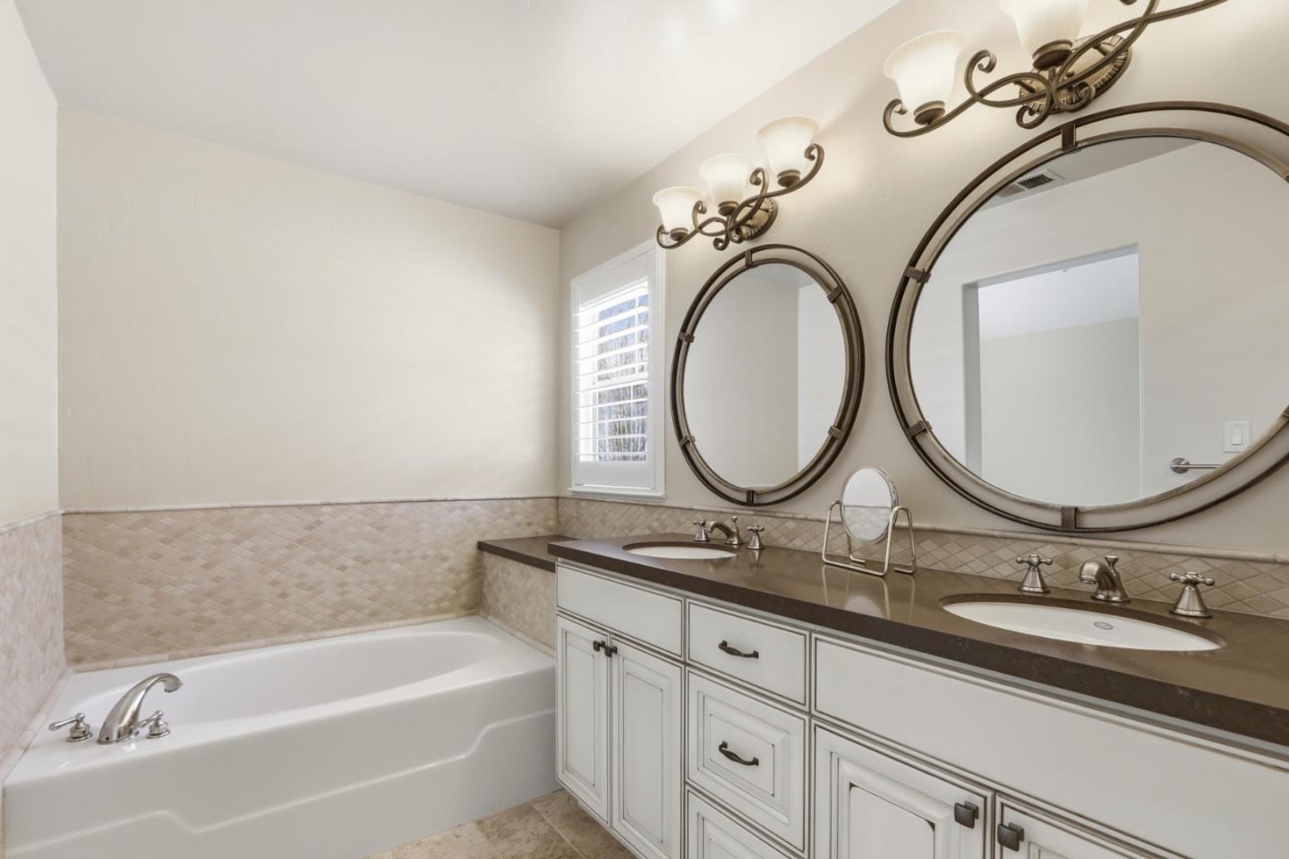 Detail Gallery Image 13 of 26 For 550 Gabilan St, Los Altos,  CA 94022 - 3 Beds | 2/1 Baths