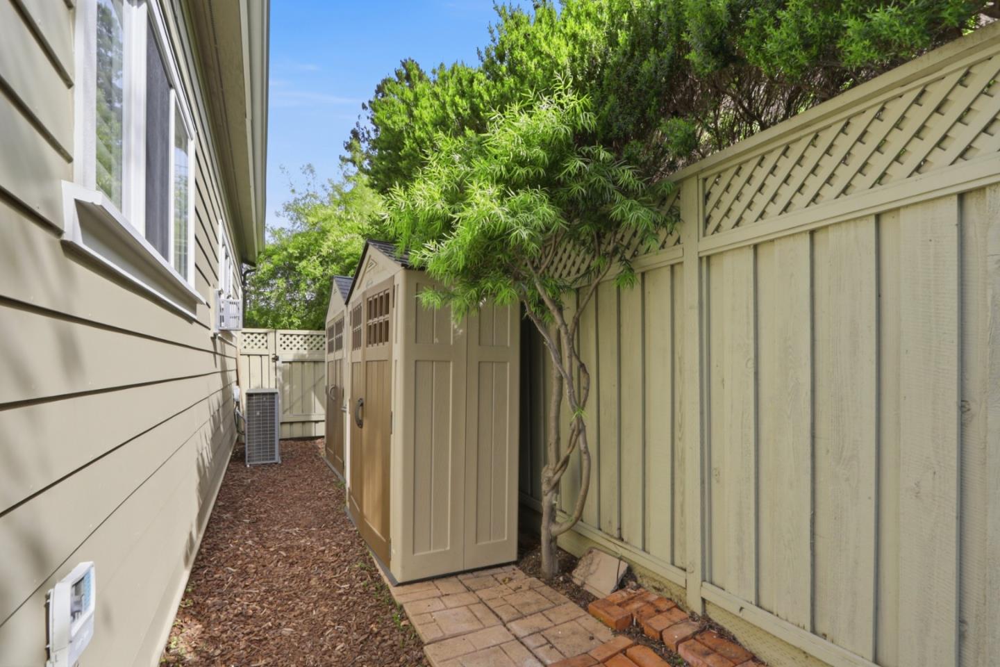 Detail Gallery Image 23 of 26 For 550 Gabilan St, Los Altos,  CA 94022 - 3 Beds | 2/1 Baths