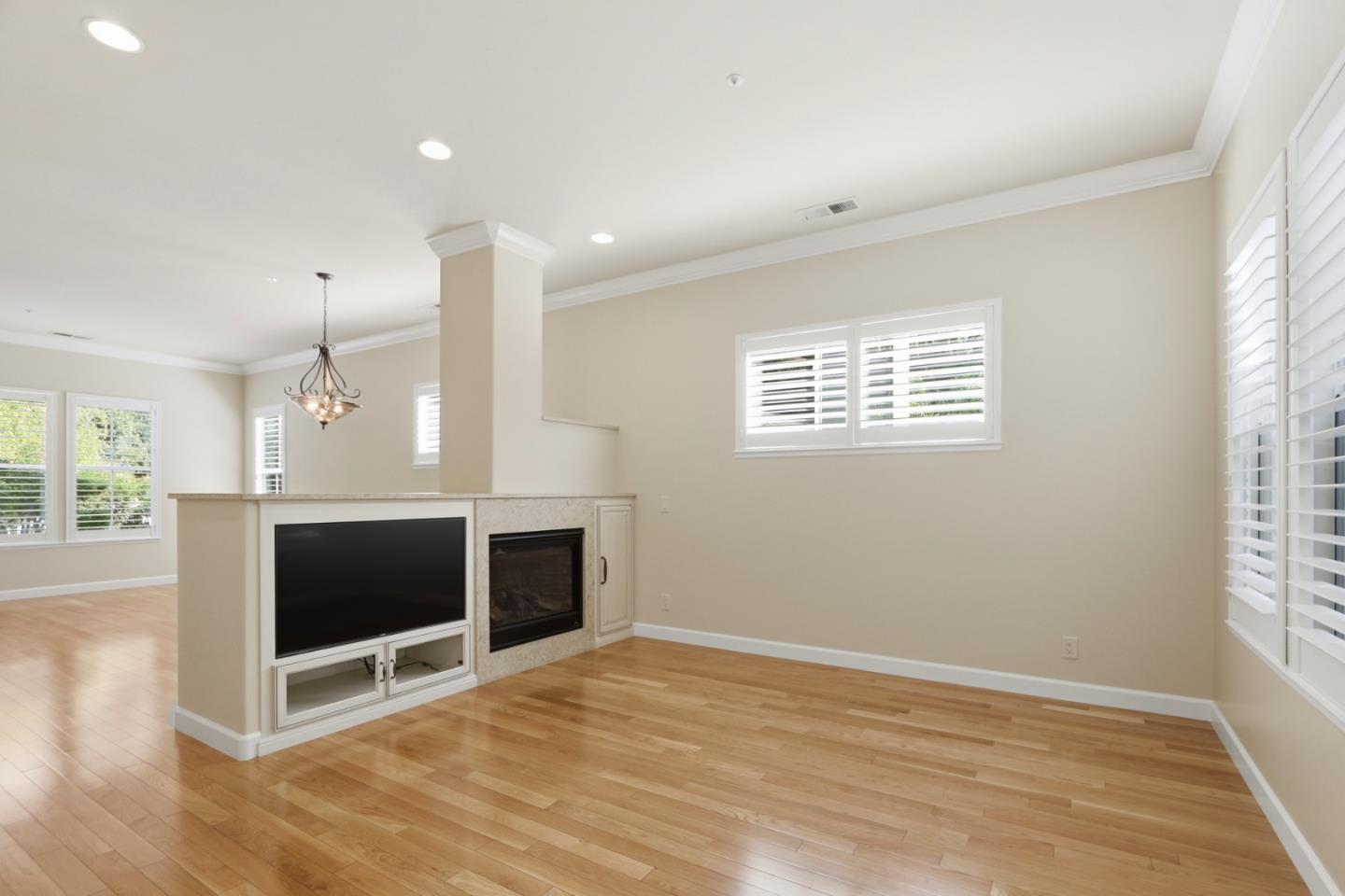 Detail Gallery Image 7 of 26 For 550 Gabilan St, Los Altos,  CA 94022 - 3 Beds | 2/1 Baths