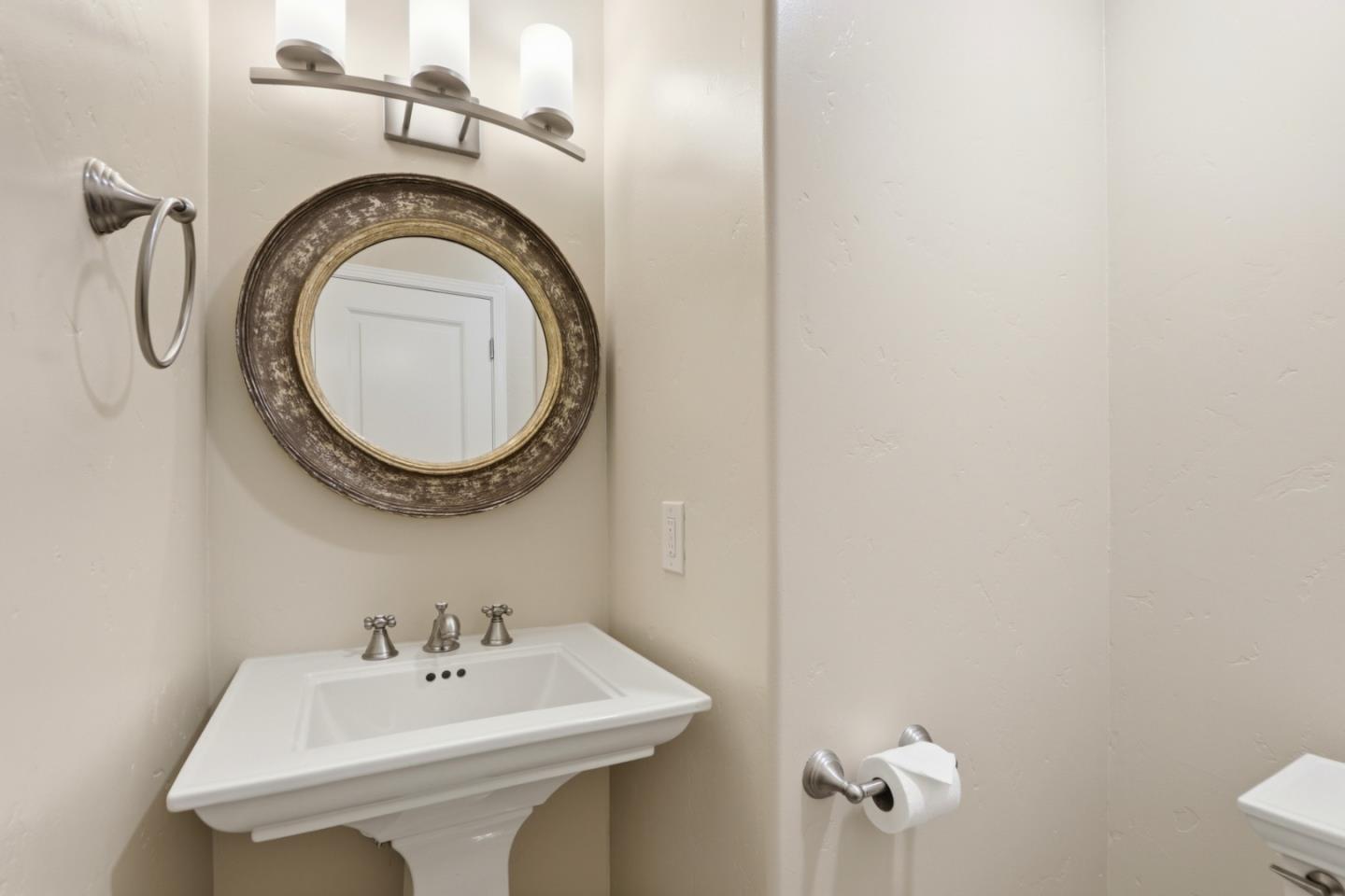 Detail Gallery Image 8 of 26 For 550 Gabilan St, Los Altos,  CA 94022 - 3 Beds | 2/1 Baths