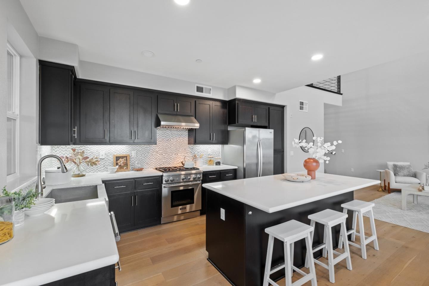 Detail Gallery Image 4 of 44 For 236 Market St, Milpitas,  CA 95035 - 3 Beds | 3 Baths