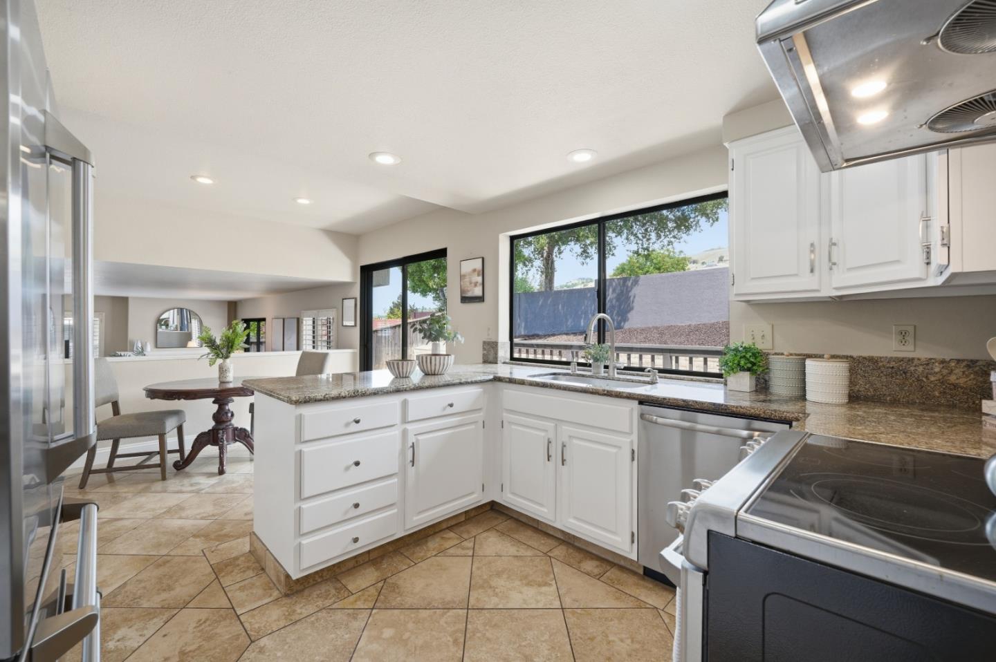 Detail Gallery Image 13 of 39 For 3052 Cedar Ridge Ct, San Jose,  CA 95148 - 4 Beds | 3 Baths