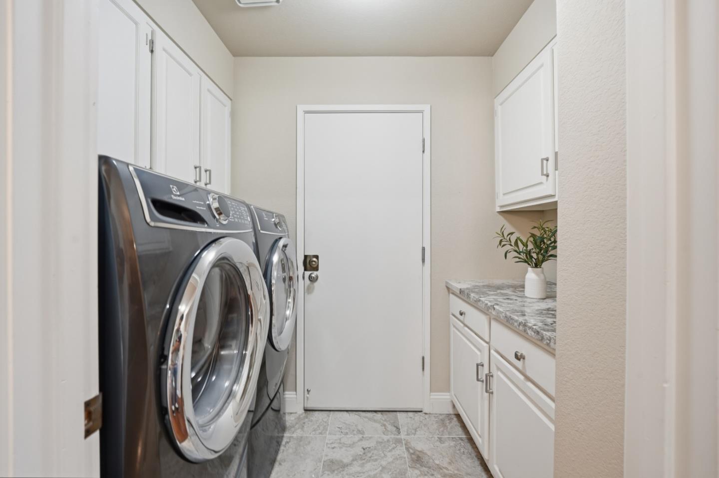 Detail Gallery Image 17 of 39 For 3052 Cedar Ridge Ct, San Jose,  CA 95148 - 4 Beds | 3 Baths