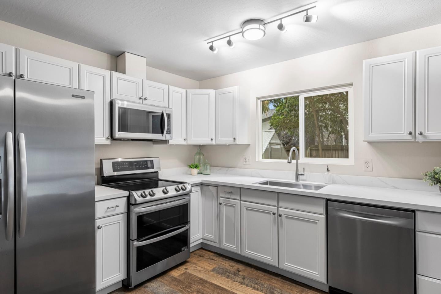 Detail Gallery Image 14 of 41 For 1300 Meadow Ct, Morgan Hill,  CA 95037 - 4 Beds | 2 Baths