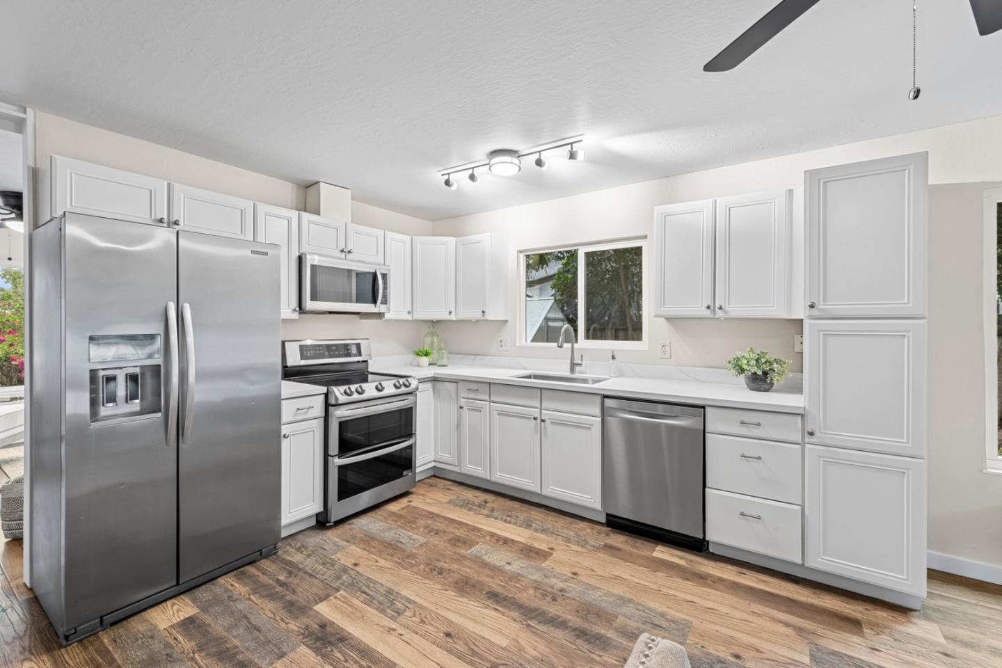 Detail Gallery Image 15 of 41 For 1300 Meadow Ct, Morgan Hill,  CA 95037 - 4 Beds | 2 Baths