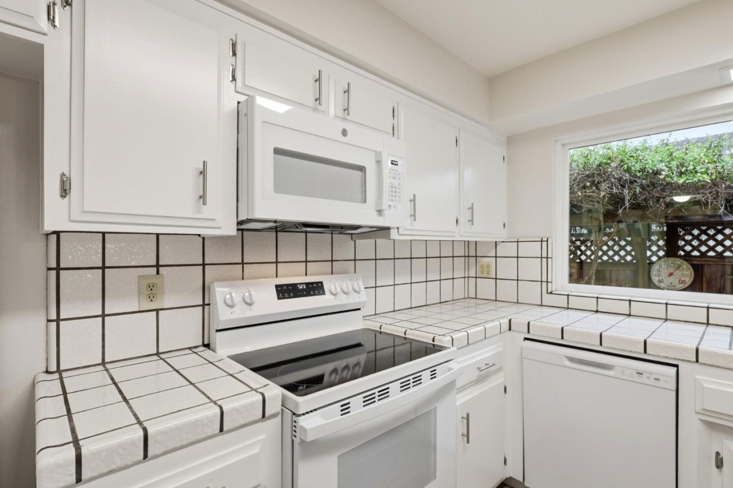 Detail Gallery Image 11 of 33 For 199 Glenwood Dr, Scotts Valley,  CA 95066 - 3 Beds | 2 Baths