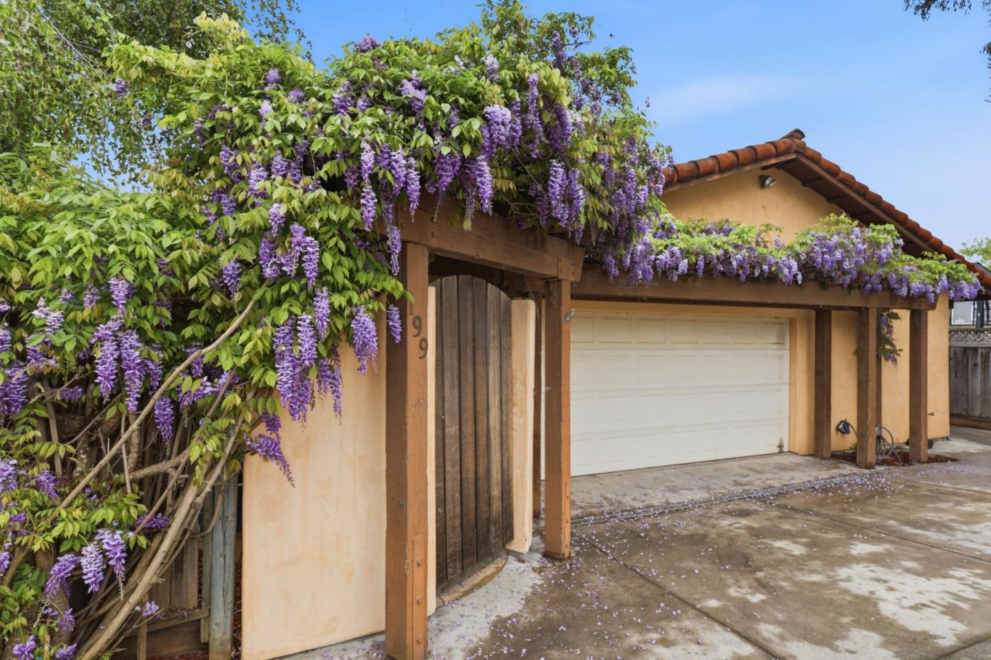 Detail Gallery Image 2 of 33 For 199 Glenwood Dr, Scotts Valley,  CA 95066 - 3 Beds | 2 Baths