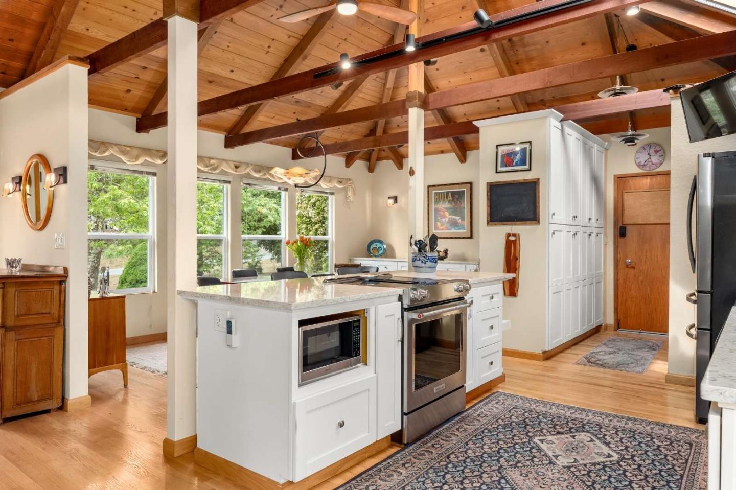 Detail Gallery Image 8 of 44 For 2111 Cox Rd, Aptos,  CA 95003 - 3 Beds | 2/1 Baths