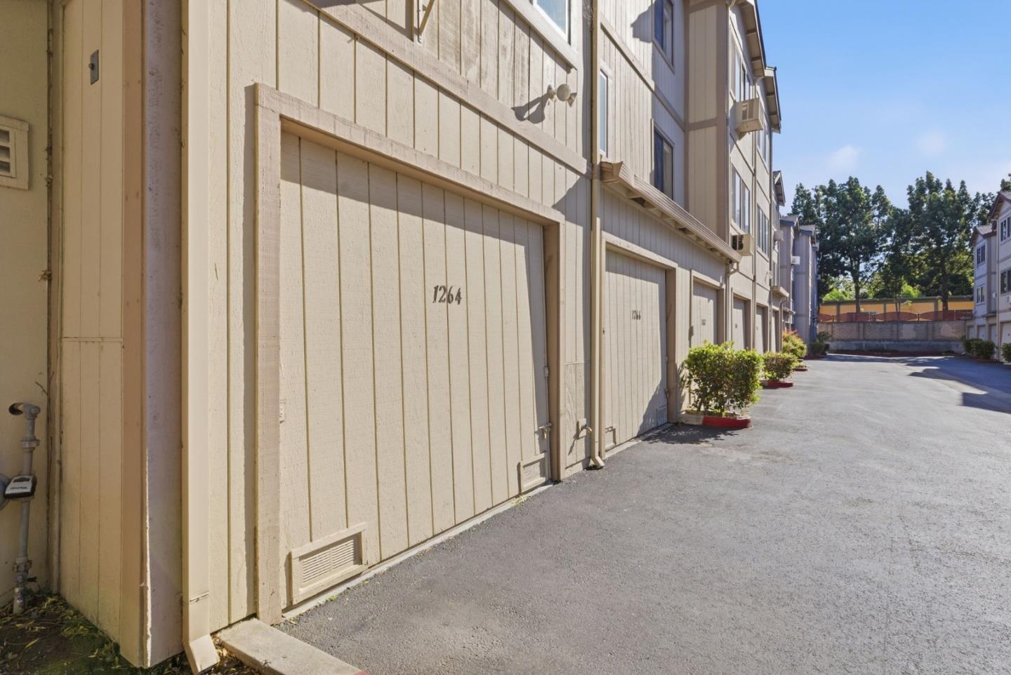 Detail Gallery Image 26 of 47 For 1264 Coyote Creek Pl, San Jose,  CA 95116 - 2 Beds | 2 Baths