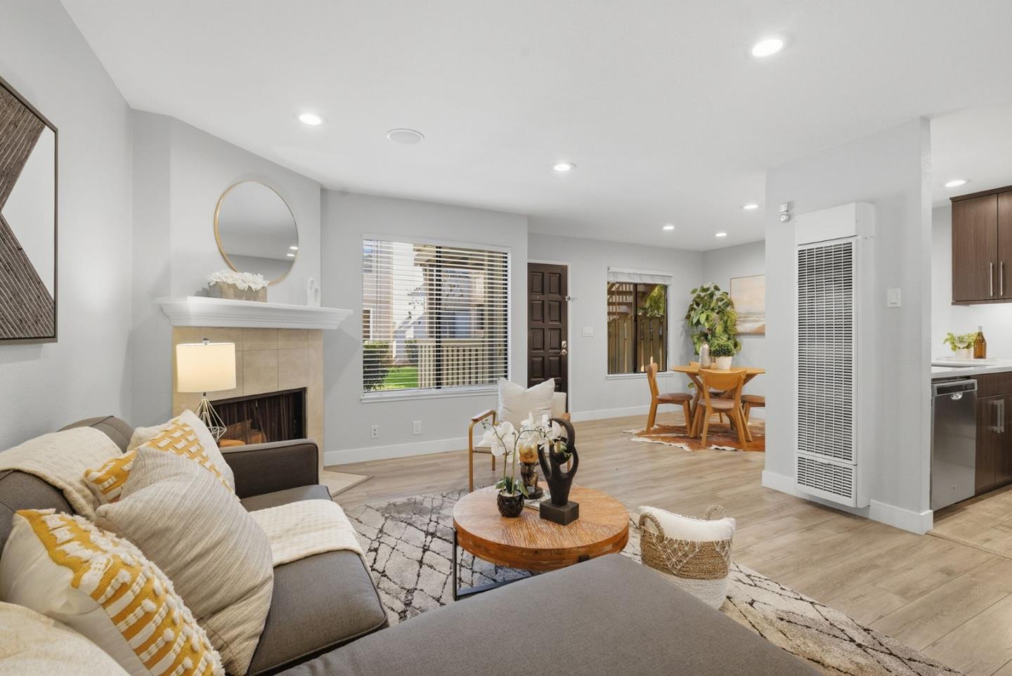 Detail Gallery Image 4 of 47 For 1264 Coyote Creek Pl, San Jose,  CA 95116 - 2 Beds | 2 Baths