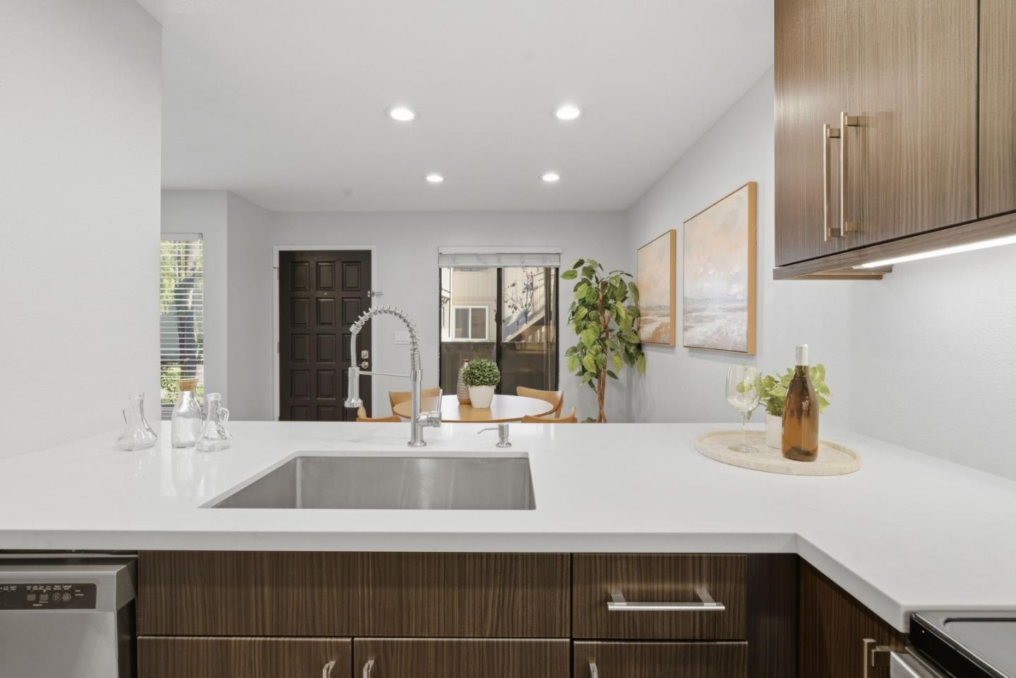 Detail Gallery Image 9 of 47 For 1264 Coyote Creek Pl, San Jose,  CA 95116 - 2 Beds | 2 Baths