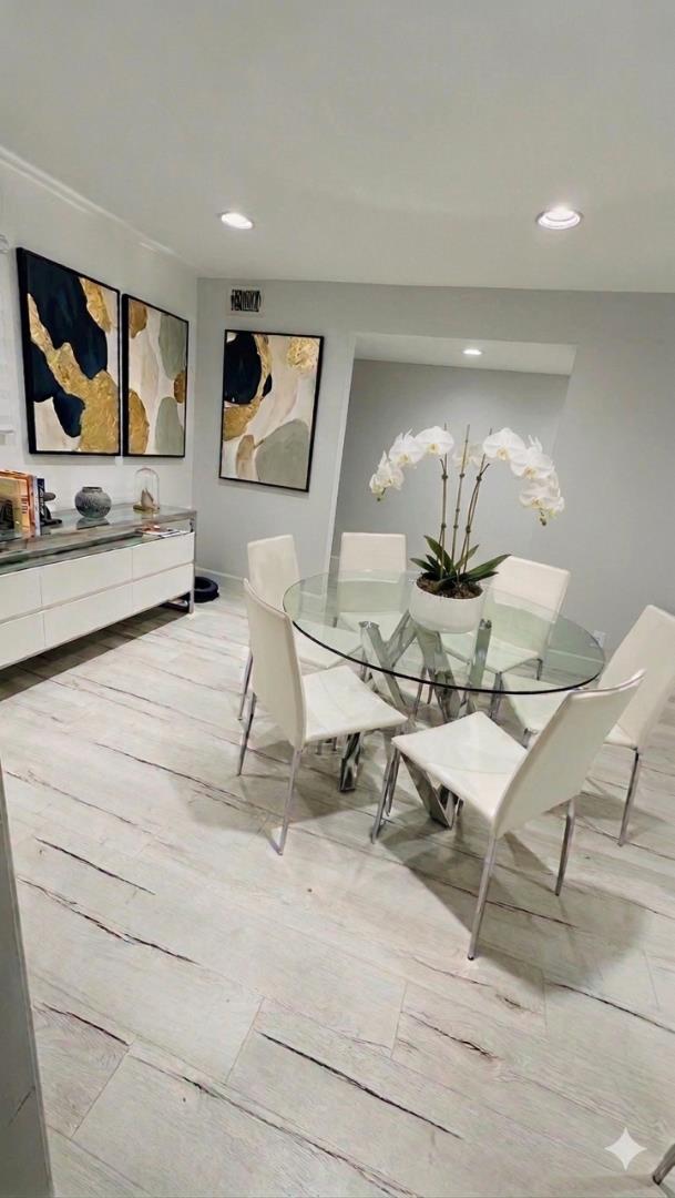 Detail Gallery Image 6 of 8 For 930 California #105,  Santa Monica,  CA 90403 - 2 Beds | 2 Baths