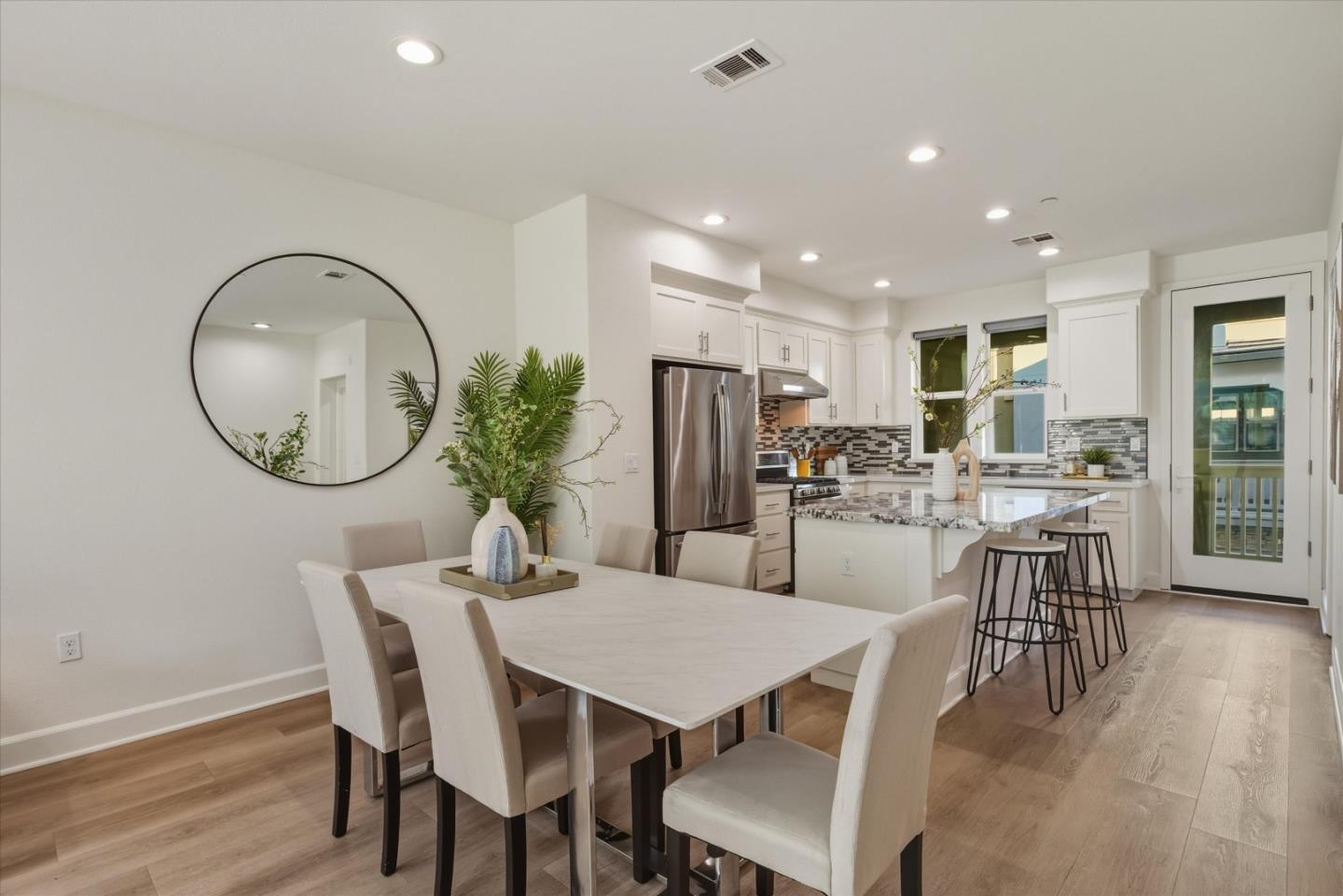 Detail Gallery Image 11 of 34 For 131 Ivory Palm Ter, Sunnyvale,  CA 94086 - 3 Beds | 3/1 Baths