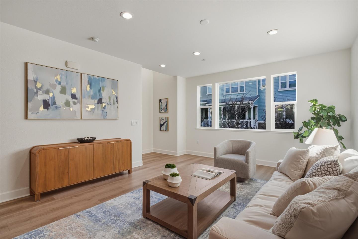 Detail Gallery Image 13 of 34 For 131 Ivory Palm Ter, Sunnyvale,  CA 94086 - 3 Beds | 3/1 Baths