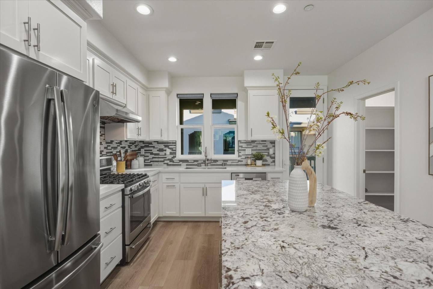 Detail Gallery Image 15 of 34 For 131 Ivory Palm Ter, Sunnyvale,  CA 94086 - 3 Beds | 3/1 Baths