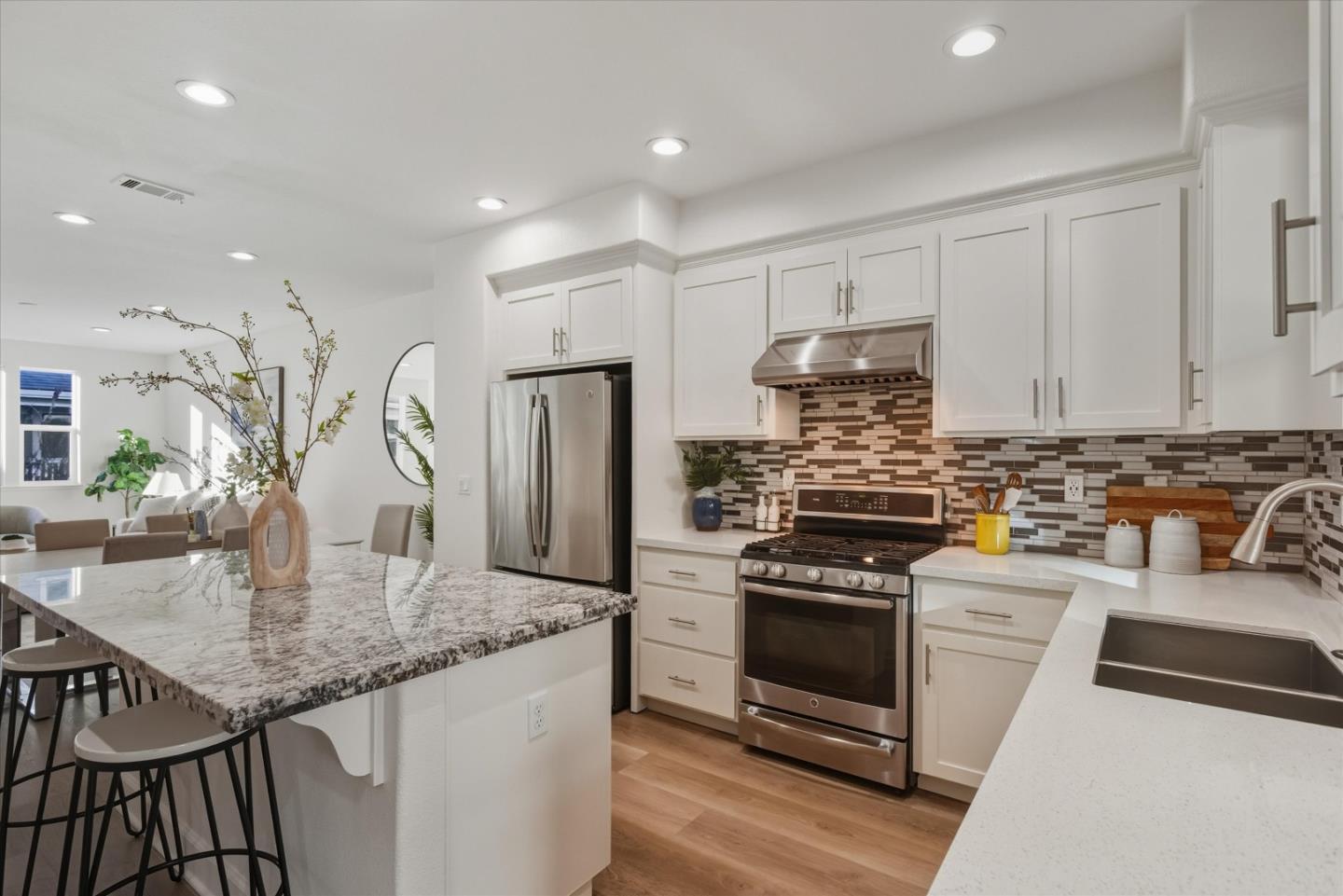 Detail Gallery Image 16 of 34 For 131 Ivory Palm Ter, Sunnyvale,  CA 94086 - 3 Beds | 3/1 Baths