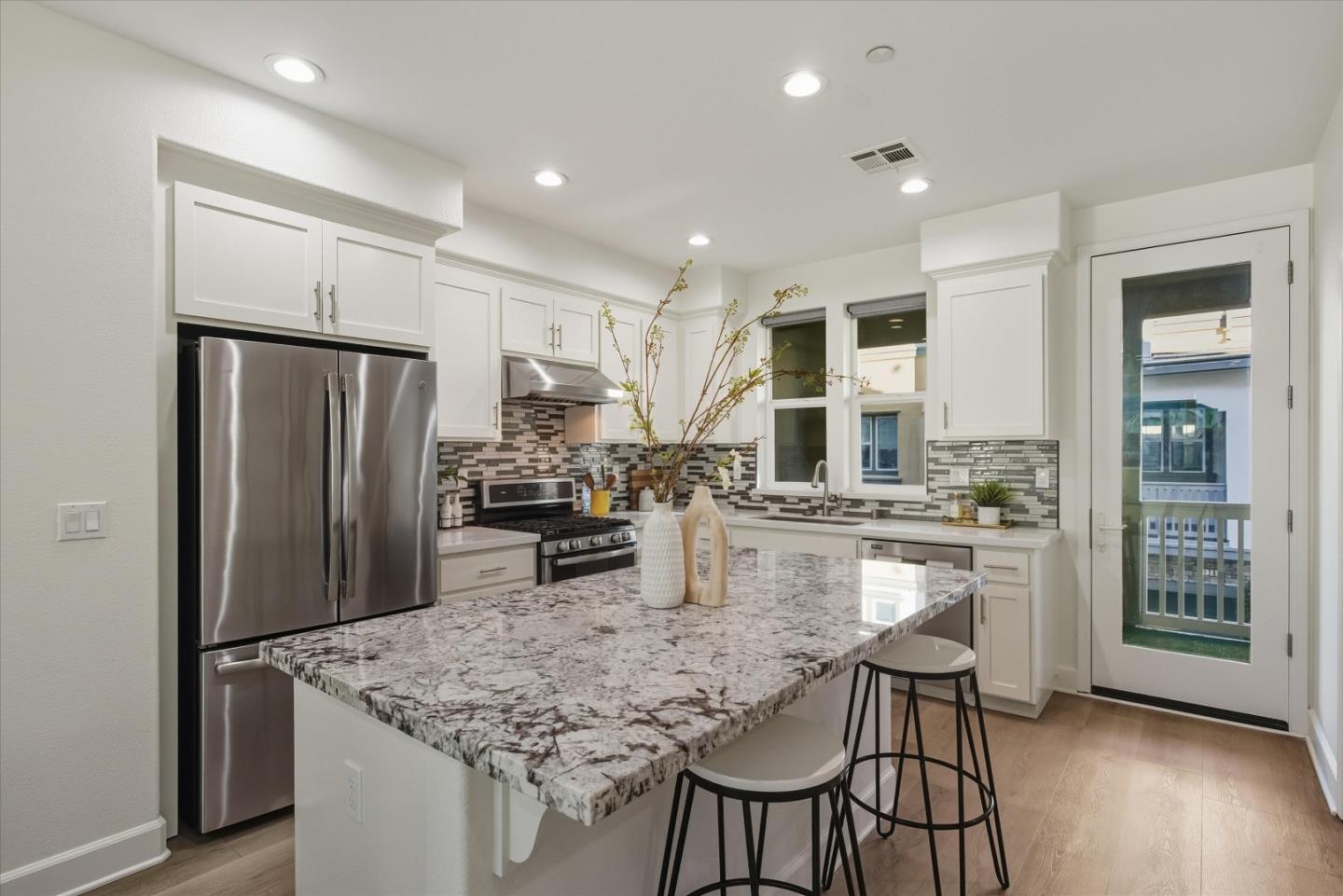 Detail Gallery Image 17 of 34 For 131 Ivory Palm Ter, Sunnyvale,  CA 94086 - 3 Beds | 3/1 Baths