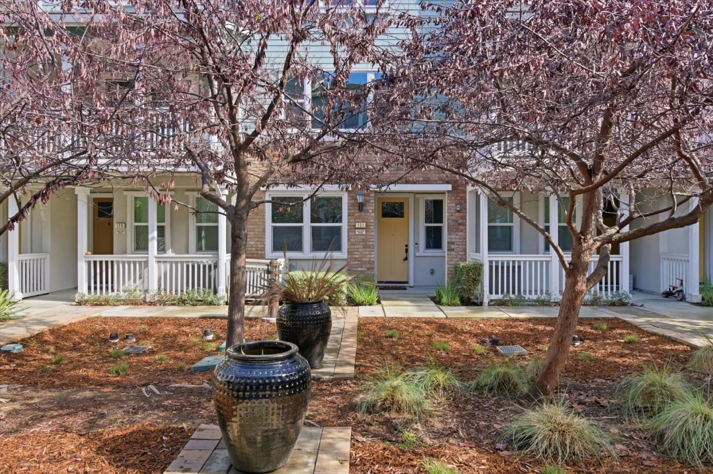 Detail Gallery Image 2 of 34 For 131 Ivory Palm Ter, Sunnyvale,  CA 94086 - 3 Beds | 3/1 Baths