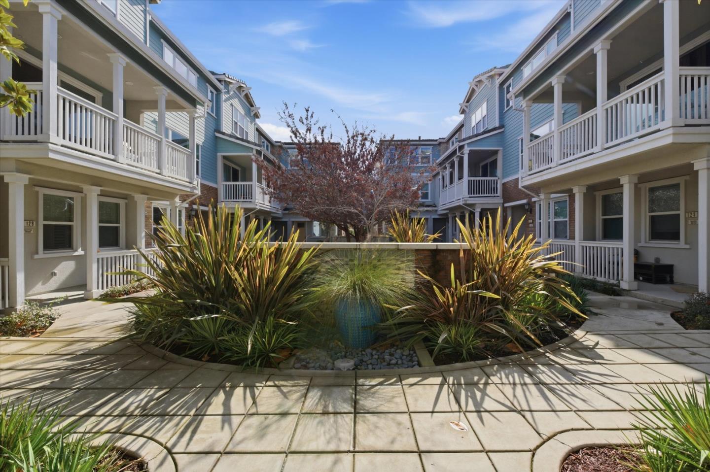 Detail Gallery Image 3 of 34 For 131 Ivory Palm Ter, Sunnyvale,  CA 94086 - 3 Beds | 3/1 Baths