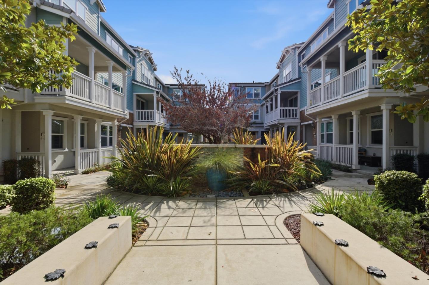 Detail Gallery Image 4 of 34 For 131 Ivory Palm Ter, Sunnyvale,  CA 94086 - 3 Beds | 3/1 Baths