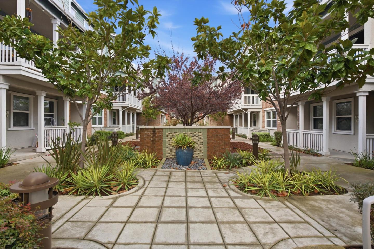 Detail Gallery Image 5 of 34 For 131 Ivory Palm Ter, Sunnyvale,  CA 94086 - 3 Beds | 3/1 Baths