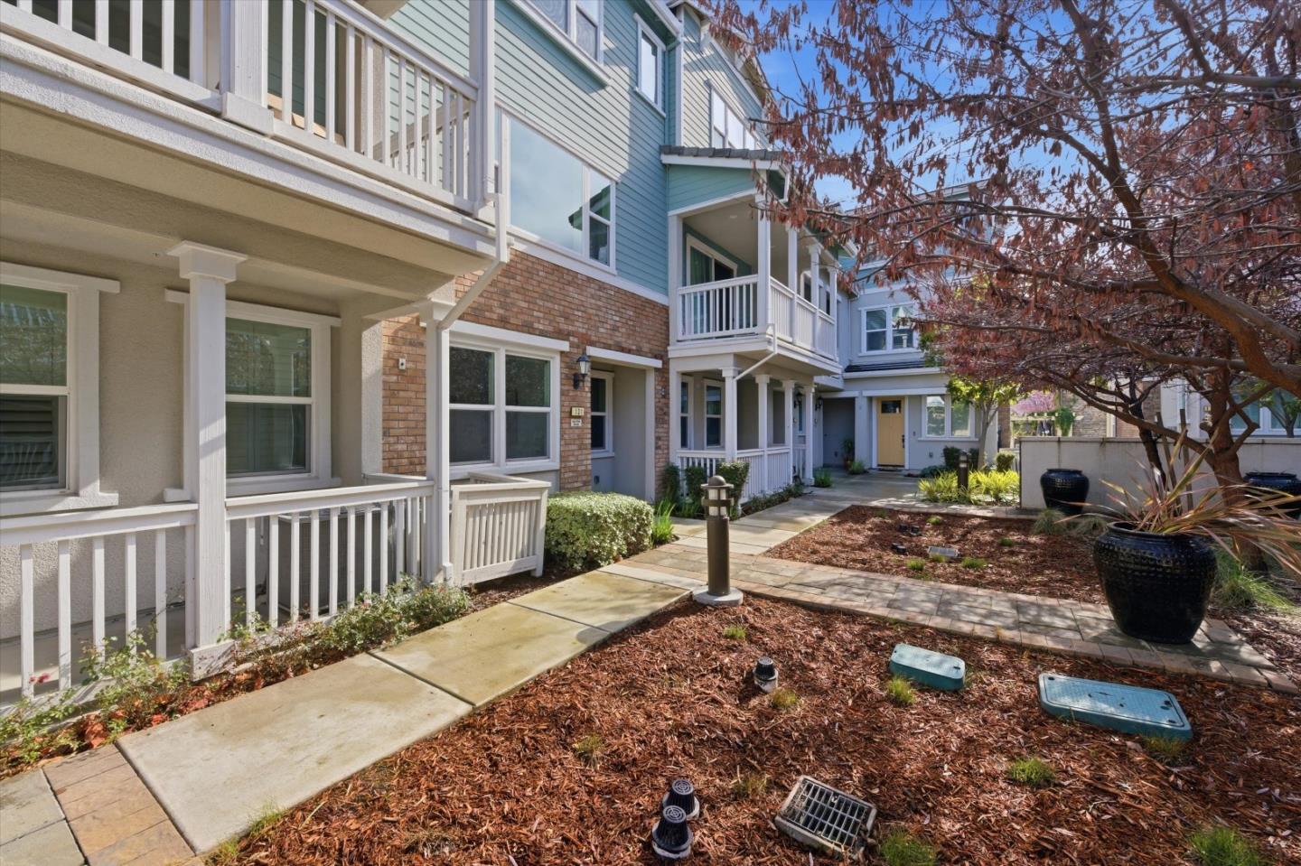 Detail Gallery Image 6 of 34 For 131 Ivory Palm Ter, Sunnyvale,  CA 94086 - 3 Beds | 3/1 Baths