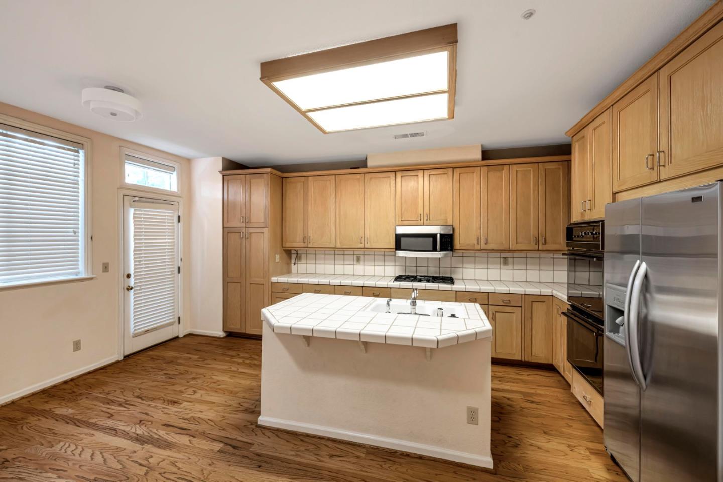 Detail Gallery Image 10 of 25 For 3421 El Camino Real 16e,  Menlo Park,  CA 94027 - 3 Beds | 3 Baths