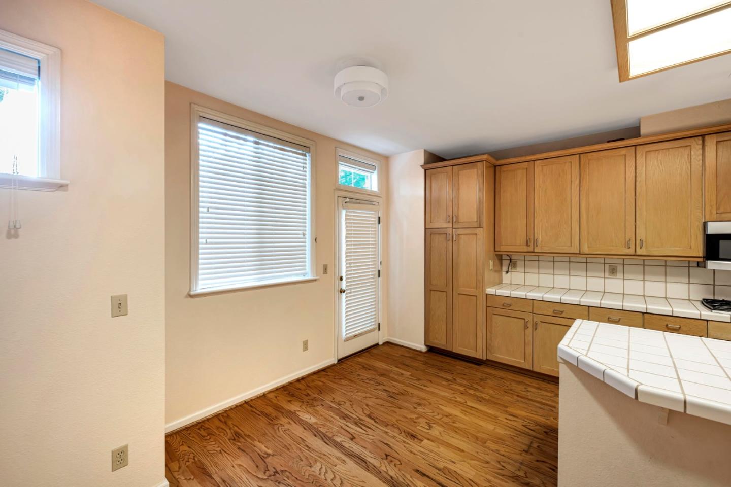 Detail Gallery Image 11 of 25 For 3421 El Camino Real 16e,  Menlo Park,  CA 94027 - 3 Beds | 3 Baths