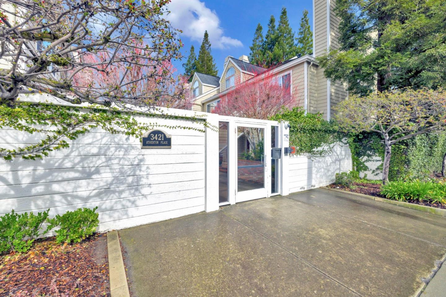 Detail Gallery Image 2 of 25 For 3421 El Camino Real 16e,  Menlo Park,  CA 94027 - 3 Beds | 3 Baths